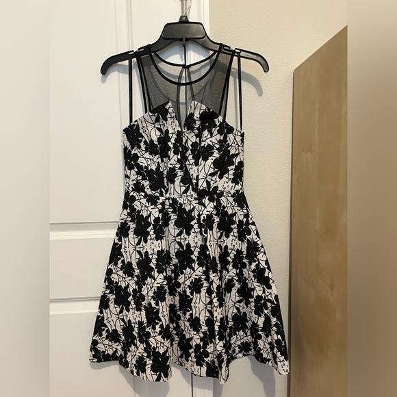 BCBGeneration black and white dress with mesh - Picture 1 of 3